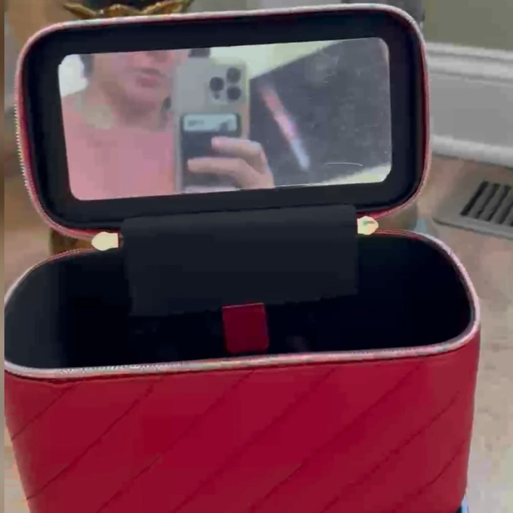 NEW Yves Saint Laurent QUILTED TRUNK VANITY CASE ⭐️ - Picture 6 of 8